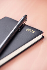 手帳とボールペン