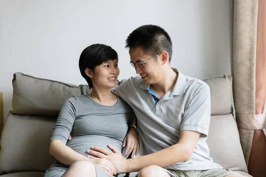 Husband and pregnant wife at home