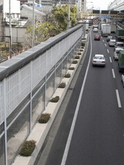 国道43号線の防音壁