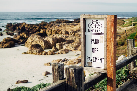 parking and bike lane sign near beach