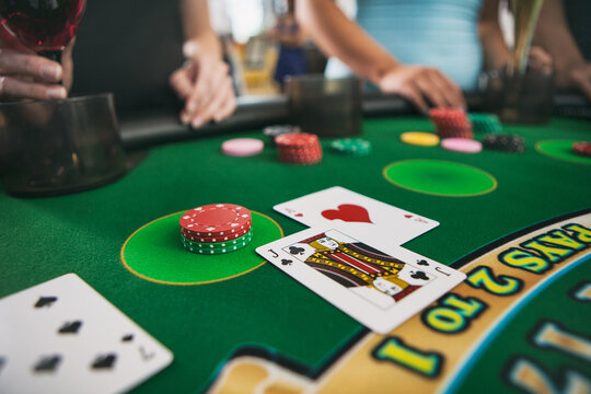 Casino: Woman Gets Dealt Blackjack In Lucky Hand