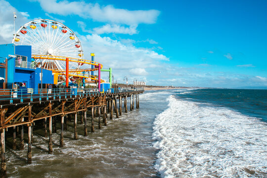Fototapeta Theme park on pier in Santa Monica