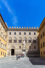 Fototapeta na wymiar Courtyard at the Palazzo Salimbeni in Siena