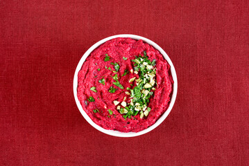 Homemade beet hummus i