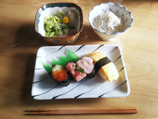 'edomae gunkan-nigiri sushi' japanese foods / 江戸前握り（軍艦巻き）のランチセット