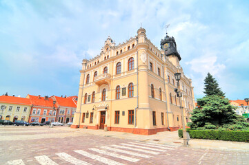Fototapeta na wymiar Neorenesansowy Ratusz w Jarosławiu, Polska