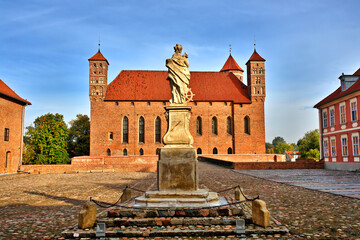 Zamek biskupi w Lidzbarku Warmińskim – zamek z XIV wieku w Lidzbarku Warmińskim - obrazy, fototapety, plakaty