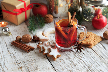 Glühwein und Weihnachtsplätzchen