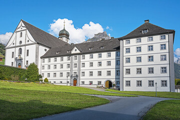 Fototapeta na wymiar Benediktinerkloster (Aussenansicht), Engelberg, Kanton Obwalden, Schweiz