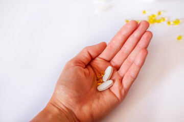 Medicine pills on the hand. Medicines in hand.
Hold the tablet with your fingers.