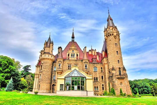 Pałac w Mosznej (niem. Schloss Moschen) &ndash; zabytkowa rezydencja położona we wsi Moszna, w wojew&oacute;dztwie opolskim.