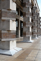 Les piliers du bâtiment du communauté urbaine de Dunkerque.