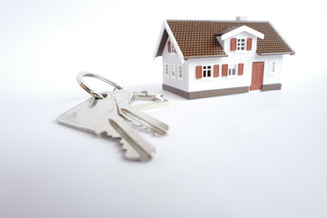 maison et clés fond blanc perspective 3