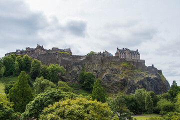 Fototapeta na wymiar Edinburgh castle from down