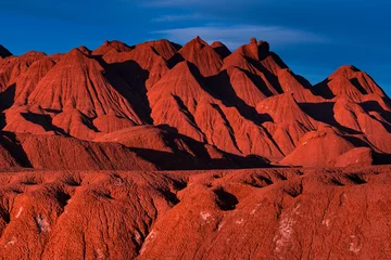 Fototapete Rund Tiefrot Erodierte Landschaft im Desierto del Diablo in der Gegend von Los Colorados, in der Stadt Tolar Grande in der Provinz Salta in La Puna, Argentinien. Argentinien, Südamerika, Amerika  © JUAN CARLOS MUNOZ
