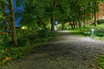 Obraz premium Beach walk at the north side of Gustavsberg harbor on a starry night 