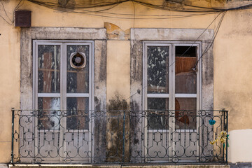 Türen und Fenster in Lissabon