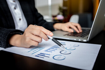 Obraz premium Financial Businesswomen analyze the graph of the company's performance to create profits and growth, Market research reports and income statistics, Financial and Accounting concept.