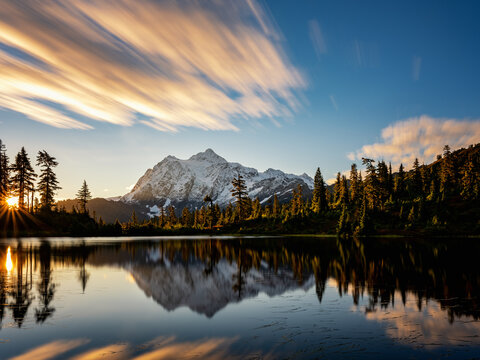 Picture Lake and Mt. Shuksan at sunrise in the Fall