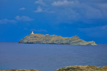 Fototapeta na wymiar Giraglia ist eine französische Insel an der Nordspitze Korsikas im Mittelmeer, bekannt für ihren mächtigen Leuchtturm