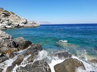 Spiaggia del grande blu ad Amorgos nelle Isole Cicladi in Grecia.