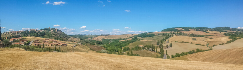 Fototapeta na wymiar Ultra wide view of Tuscan hills with many cypresses