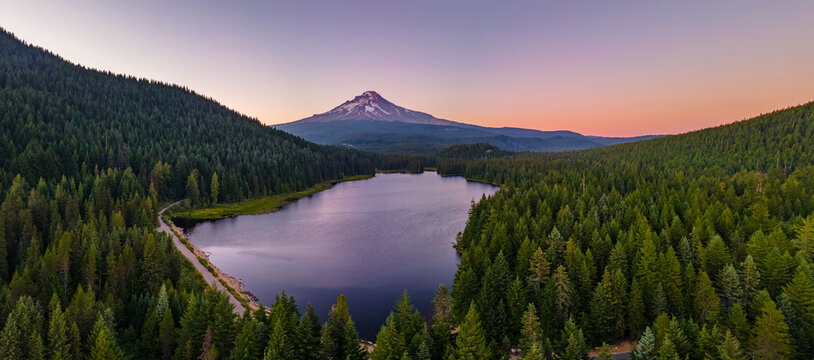 Trillium lake on Mt Hood