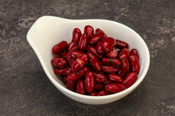 Red baked kidney in the bowl