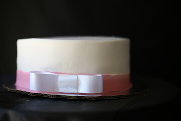 pastel blanco con moño