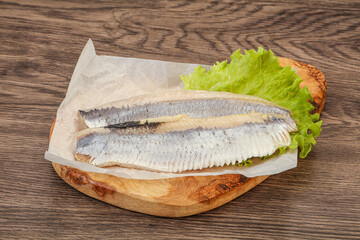 Herring fillet with salad leaves