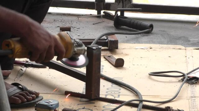 Welding and forging iron for fences for the gate