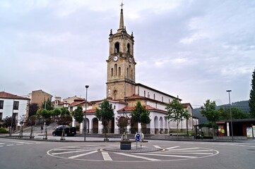 Naklejka na ściany i meble Igreja na cidade de Colunga na Rota Norte do Caminho de Santiago / Espanha