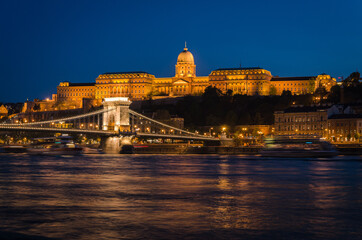 Fototapeta na wymiar The famous Chain bridge with the castle in the background at night, Budapest, Hungary