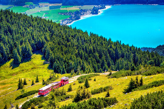 Schafbergbahn &uuml;ber dem Wolfgangsee, Salzburg, &Ouml;sterreich