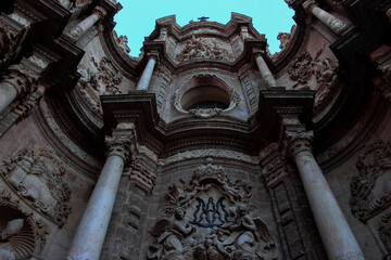 Monumento arquitectónico y catedral en España