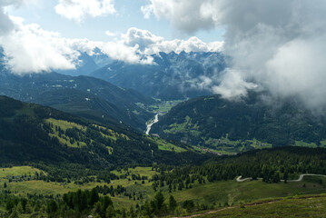 Fototapeta premium Panorama Talblick vom Venet Gebirge auf den Fluss Inn / Österreich Fließ
