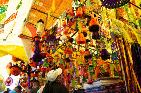 M&eacute;xico :Sale of products for Day of the Dead &copy; Camacho