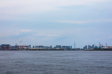 Fototapeta premium (東京都-都市風景)城南島公園から望む都市風景５