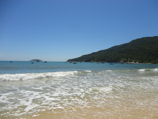 Beach travel, sand, sea, white snow