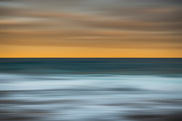 Obraz premium Motion blur photo of a large wave, Sydney Australia