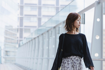 Fototapeta premium オフィス街の女性