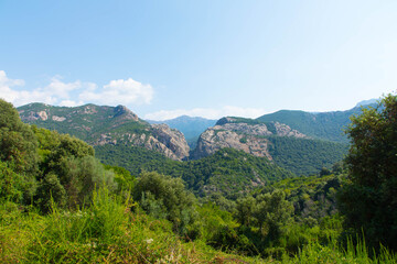 Gebirge zum Küstenwandern auf der französischen Insel Korsika. Der Parc Naturel de la Corse , Korsika