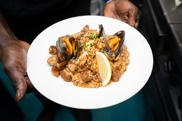 Paella de marisco tipico de España