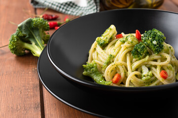 Spaghetti con broccoli e peperoncino, Cucina Italiana 