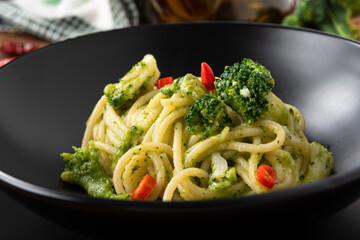 Spaghetti con broccoli e peperoncino, Cucina Italiana 