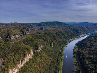 Fototapeta na wymiar Sächsische Schweiz Fluss Bad Schandau Luftaufnahme Drohne Bild 3