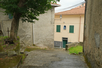 Fototapeta na wymiar Il villaggio di Cornice nel territorio di Sesta Godano, La Spezia, Liguria, Italia.