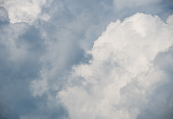 Obraz premium Grey and white clouds in the sky (background)