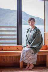 温泉にきた女性
