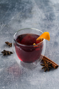 Mulled red wine with spices